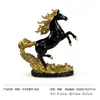 Estatueta de Cavalo Preto e Dourado Estilo Vintage Transfronteiriça para Aberturas de Negócios Bem-Sucedidas, Adequada para Decoração de Sala de Estar, Escritório, Mesa e Bar