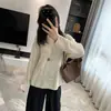 ¡Hermoso y elegante! Este top de punto de lana estilo coreano, con cuello redondo, corte holgado y efecto rejuvenecedor, presenta un diseño calado y crea una atmósfera encantadora, perfecto para el otoño.
