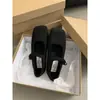Sapatos Mary Jane Doces Estilo Coreano para Mulheres, Novos Modelos Primavera e Outono 2026, Sapatos Peludos Ultra-Estilosos com Bico Quadrado