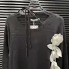 Otoño Temprano 2025 Nuevo Estilo Suéter de Punto con Flores Tridimensionales Rasgadas de Cuello Halter Diseño Nicho Coreano Top para Mujer