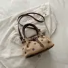 Bolsa feminina minimalista retrô, novo modelo outono 2026, bolsa de ombro estilosa e elegante, bolsa de mão da moda para o dia a dia