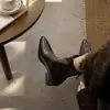Botas coreanas de tacón grueso, elásticas, de corte ajustado, con punta y tacón medio, perfectas para mujeres bajitas, creando un efecto adelgazante al combinarlas con vestidos; botines de tacón alto para mujer