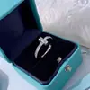 [01] Taobao tremolo fornecimento ao vivo moda semi-diamante semi-liso tridimensional castanha d'água versão estreita anel em forma de T duplo