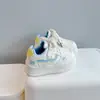 Zapatillas para niñas, zapatos casuales para niños, nuevos zapatos para niños primavera y otoño 2026, zapatillas deportivas de moda para estudiantes de primaria, zapatos blancos versátiles