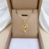 [Aço titânio] Amor Rosa Luz Luxo Elegante Lindo Colar de Diamantes Corrente de Clavícula Feminina Corrente de Aço de Titânio