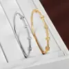 Pulseira Minimalista Fresca em Aço Titânio Estilo Floresta, Simples e de Alto Padrão, Pulseira Exquisita Estilo Ins para Mulheres, Exclusivamente para Vendas Transfronteiriças, Direto do Fabricante