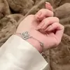 Pulsera de trébol de cuatro hojas de la suerte de personalidad simple, microincrustación de circón con flor retro de temperamento de alta calidad, combinable con todo