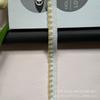 En stock de fábrica, envoltura de borde de concha de encaje con color unilateral, pequeño estilo fragante, accesorios decorativos para escote de ropa