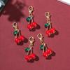 Accesorios Combinados de Múltiples Elementos Retro Transfronterizos Europeos y Americanos con Goteo de Aceite Cereza Arco Iris Colgante para Botas Martin Colgante de Metal