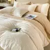 Juego de Cuatro Piezas de Terciopelo de Leche Tallado de Gama Alta de Lujo Ligero Funda de Edredón de Franela Doble Cara Sábana Bajera con Elástico Más Terciopelo Ropa de Cama de Invierno