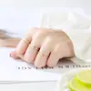 Anel de Estilo Minimalista, Anel de Dedo Mínimo Ultra Fino para Mulheres, Anel de Mindinho, Aço Titânio Coreano e Japonês, Estilo Tendência Influenciador, Cor Dourada 18K que Não Desbota