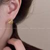 Pendientes de metal elegantes y únicos con diseño de hebilla de oreja con giro dorado, estilo moderno 2024, para mujer