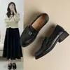 Mocasines con hebilla de rosa para mujer, nueva colección otoño 2026, estilo británico retro, sin cordones, zapatos pequeños de cuero versátiles para mujer