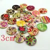 En stock 1.5cm-3cm Piezas de Madera de Impresión Mixta Coloridas con Agujeros Accesorios Adhesivos para Ropa Hechos a Mano de Madera con Agujeros