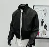 Jaqueta de Couro Biker Desconstruída Versátil Preta em Couro PU com Gola Alta, Modelagem Solta, Estilo Retro Americano para Homens