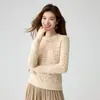 Suéter de cashmere pesado e intrincadamente tricotado à mão com gola redonda, adequado para usar em camadas ou sozinho, um suéter moderno de tricô rendado para outono e inverno
