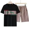 Un Conjunto Completo de Camisetas Estampadas de Manga Corta para Hombre, Tops Elegantes de Marca de Moda con Cuello Redondo, Traje de Shorts Nuevo de Verano para Hombre 2026