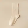 Calcetines para mujer primavera y otoño Cuatro Estaciones calcetines de media pantorrilla color liso desodorantes absorbentes de sudor estilo ins japonés calcetines de rizo para confinamiento venta al por mayor