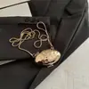 Bolso Metálico Mini Shell para Mujer 2025 Nuevo Bolso Cruzado Decorativo de Moda Diseño Nicho Cadena Hombro Bolso para Lápiz Labial