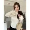 Camiseta básica premium de alta calidad con cuentas Tmall Douyin para mujer, top de punto con manga de campana para otoño e invierno, capa interior elegante de corte ajustado