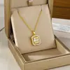 Acessórios de Pingente Retangular com Zircônia Microcravejada Colar de Aço Titânio Feminino Luxo Acessível Retrô Alto Padrão Celebridade Exquisito Corrente para Clavícula