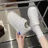 Zapatillas blancas de punta redonda con suela gruesa para mujer, nueva moda otoño 2026, zapatillas deportivas casual versátiles, zapatillas para estudiantes