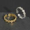 Anillo de Acero Inoxidable con Flor de Ciruelo Dorada Elegante Francesa Accesorios para Niñas Estilo Frío ins Anillo Abierto de Acero de Titanio