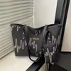 Bolsa Tote de Gran Capacidad para Mujer 2026 Nueva Tendencia Bolso Transfronterizo de Hombro Rayado Elegante de Alto Valor