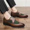 Sapatos Masculinos de Couro Esculpido Estilo Brogue, Estilo Britânico, Versáteis, Sapatos que Aumentam a Altura, Novo Modelo de Outono, Sapatos Masculinos Formais Casuais de Negócios