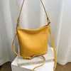 Bolso Cruzado Transfronterizo Bolso Cubo de Cuero Suave 2026 Hombro Único Bolso de Viaje para Mujer Casual Moda Nuevo de Moda Color Sólido
