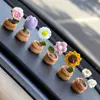Plantas en Maceta Mini Lindas Tejidas a Mano Crochet Lana Girasol Decoración para Consola Central de Coche Adornos para Mujeres