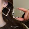 Aretes de Diamantes Envolventes de Cuero de Leopardo Plateado Lujo Ligero Elegante Elegante Distintivo Aretes Exagerados Sentido de Diseño de Nicho