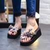 Zapatillas de mujer, verano 2024, nuevas chanclas de cuña, sandalias de flores de moda, zapatillas de playa, una generación de cabello