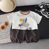Conjunto de Roupa de Verão para Meninos Conjunto de Duas Peças Camiseta de Manga Curta com Pônei Calças Jogger Listradas Repelentes de Mosquitos Estilo Moderno Venda por Atacado
