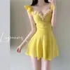 Traje de baño de una pieza para mujer, estilo nuevo, de alta gama, amarillo cremoso, estilo falda, que oculta el abdomen, adelgazante, realza busto pequeño, traje de baño conservador