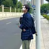 Camisa a cuadros azul cepillada estilo americano, corte holgado y relajado, diseño vintage simple con bordado pequeño, chaqueta ligera de manga larga