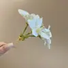 Novo Prendedor de Cabelo Flor de Tecido com Pérolas, Toque de Luxo, Temperamento Exquisito e Elegante, Design de Clipe Bico de Pato, Acessório de Cabelo de Nicho para Mulheres