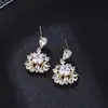 Pendientes de Zirconia Azul Verdoso de Lujo Ligero y Gama Alta para Mujer, Pendientes Colgantes con Incrustaciones Completas de Diamante en Aguja de Plata S925, Estilo Moderno y Elegante