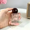 Estilo Leve de Luxo Boné Garrafa de Perfume 30ml Vidro Borrifador Garrafa Vazia Alta Qualidade Recarregável Substituição de Perfume Portátil Frasco de Amostra