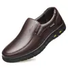 Zapatos casuales de cuero antideslizantes de suela blanda para hombre, clásicos de corte bajo sin cordones, talla grande, adecuados para padres de mediana edad y mayores