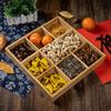 Preparação de Chá ao Redor do Fogão, Prato de Frutas Secas com Nove Compartimentos, Prato de Refresco para Noivado de Ano Novo, Prato para Acompanhamento de Hot Pot Todo em Bambu Estilo Japonês, Travessa de Legumes