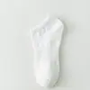 Meias Pretas de Cano Médio para Mulheres, Verão e Primavera/Outono, Resistentes ao Odor, Meias Esportivas Brancas com Faixa, Meias 100% Algodão Masculinas, Atacado do Fabricante de Zhuji