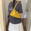 Bolsos Tejidos Huecos de Nicho Transfronterizos para Mujer 2026 Verano Nuevo Bolso de Hombro Axila para Viajar Bolso de Mano de Moda