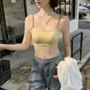 Lingerie feminina sem costura estilo francês com estampa de leopardo, apresentando alças finas, decote de um ombro, sutiã embutido e design sem costas.