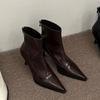 Botas Curtas Elegantes de Salto Alto Estilo Francês com Saltos Finos para Mulheres, Novo Modelo 2026, Botas Afuniladas com Bico Fino, Estilo de Nicho, Botas Elásticas de Couro Macio