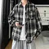 Camisa masculina xadrez estilo retrô americano de manga longa, jaqueta cardigã oversized color block de outono, camisa casual solta da moda