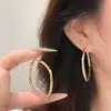 Brincos de Argola Minimalistas da Moda em Ouro para Mulheres, Simples e Elegantes com um Toque de Luxo, Argolas Versáteis para Orelha, Brincos Tendência