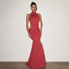 Amazon 2026 Europeo y Americano Nuevo Vestido Largo Ajustado con Pliegues y Cuello Halter, Cuello Alto, Espalda Descubierta, Sin Mangas, Vestido de Noche, Hombros Descubiertos