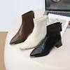 Botines cortos de tacón medio gruesos estilo francés para mujer, nueva colección otoño e invierno 2026, adecuados para combinar con faldas, botines ajustados al tobillo, botas tipo Dr. Martens