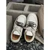 Couro Bovino de Primeira Camada Outono 2026 Novos Sapatos Brancos Versáteis de Solado Grosso Esportivos Casuais Sapatos de Skate Nicho Retro Sapatos de Treinamento Alemães